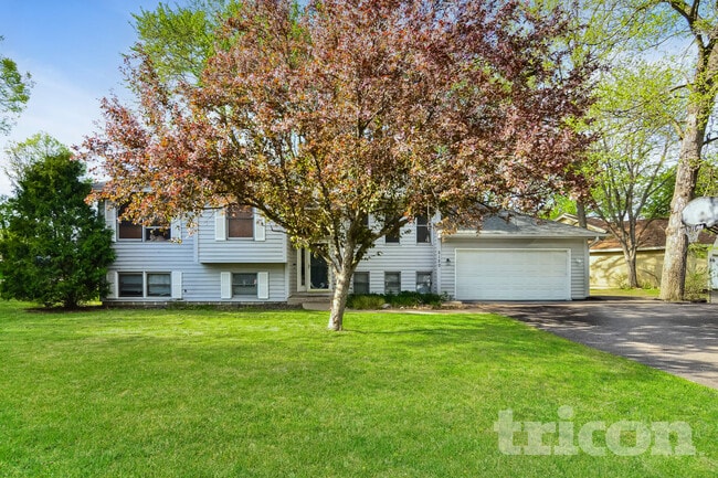Building Photo - 5150 S Park Dr