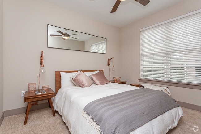 2 BR, 2 BA - 920 SF