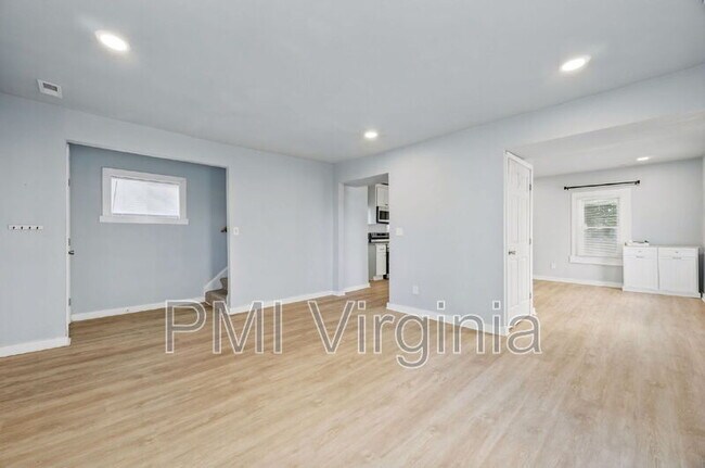 Photo - 1035 W 36th St