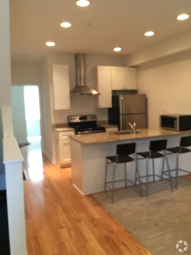 Building Photo - 530 N 36th St Unit 1st FL Rental