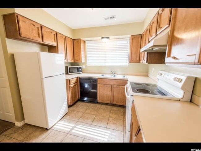 Photo - 3 Bedroom 1.5 Bath Magna Condo. Pets Welcome