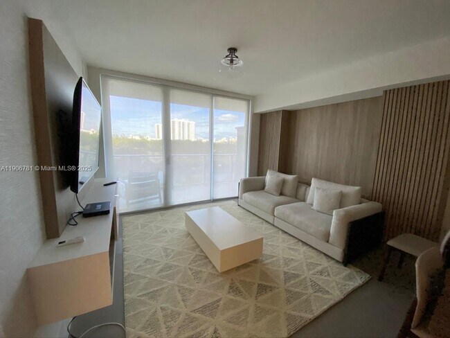 Building Photo - 16385 Biscayne Blvd Unit 304
