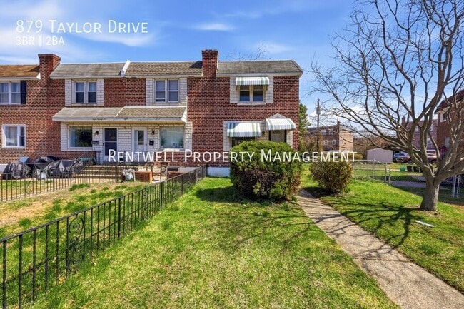 Photo - 879 Taylor Dr