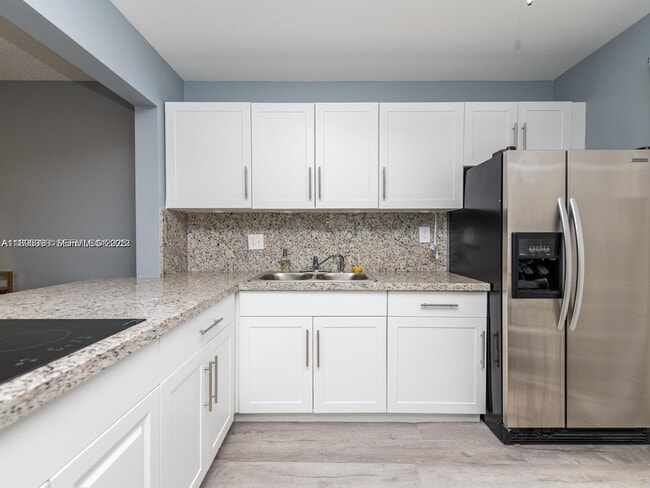 Building Photo - 2200 Park Ln Unit 209