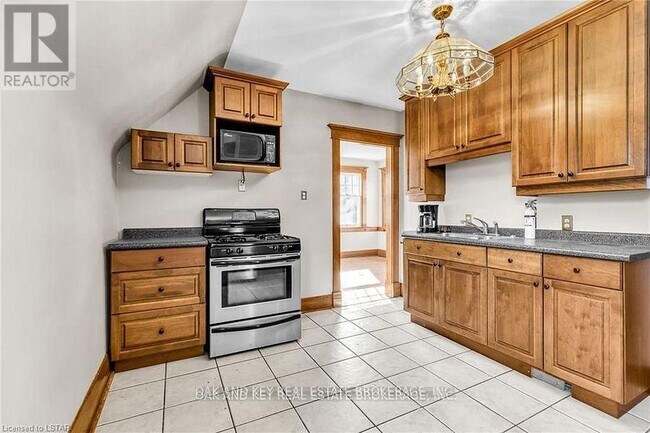 Photo - 23 Carfrae St Unit Upper