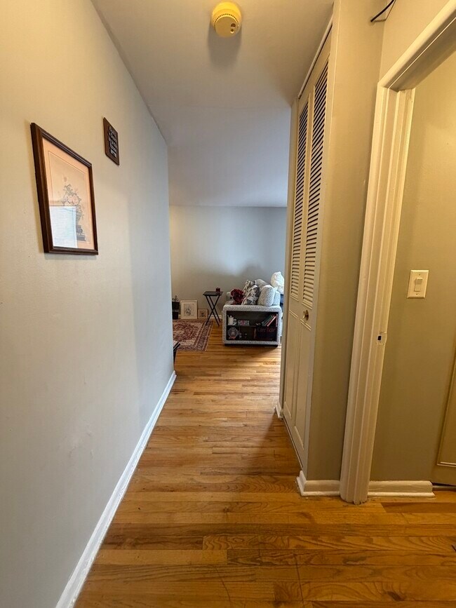 Photo - 541 W Oakdale Ave