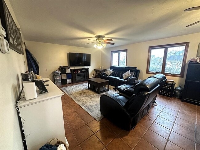 Photo - 284 Washington St