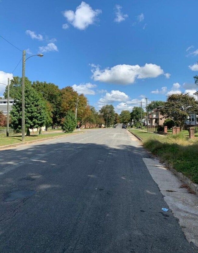 Photo - 2603 2nd Ave Unidad Downstairs A #1