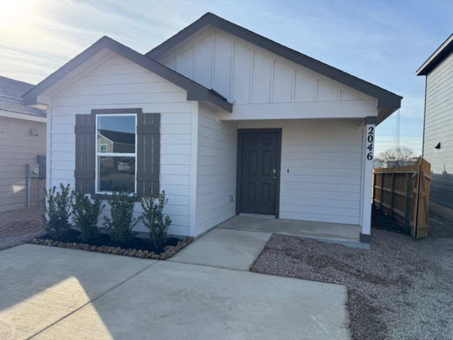 Photo - 2046 Zephyr Lily