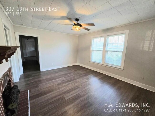 Photo - 307 19th St E