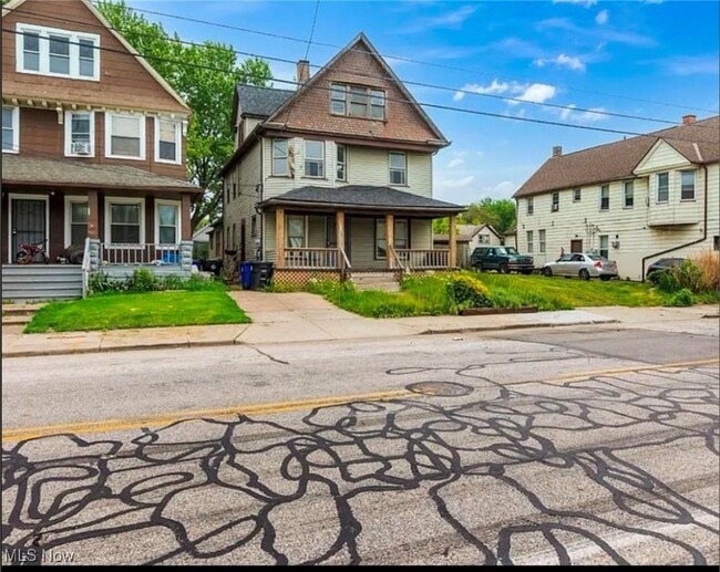 Building Photo - 3635 E 49th St Unit Down Rental