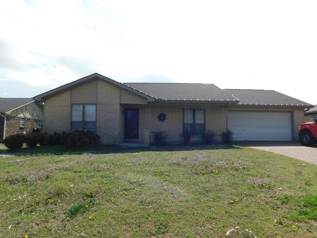Building Photo - Charming 3 Bedroom 2 Bath House