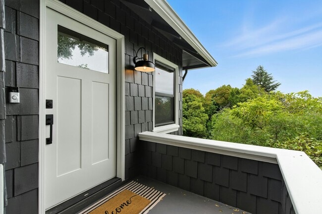 Building Photo - 5020 Golden Gate Ave