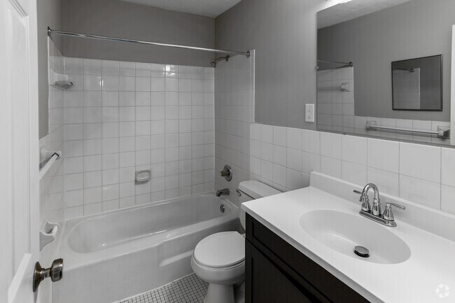 2BR, 1BA - 850SF - Bathroom - Sun Place