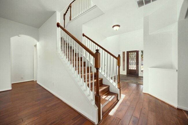 10003 Lynette Falls Dr