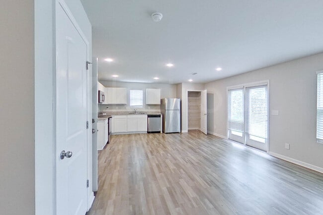 Photo - 216 York Ln