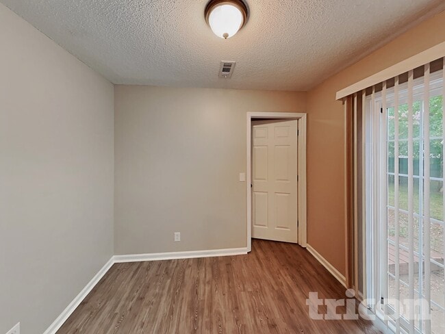 Photo - 911 Red Feather Trail