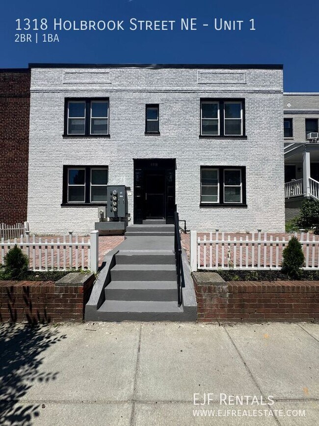Photo - 1318 Holbrook St NE Unit 1