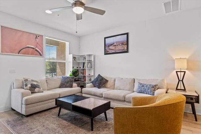 Photo - 2516 Simond Ave