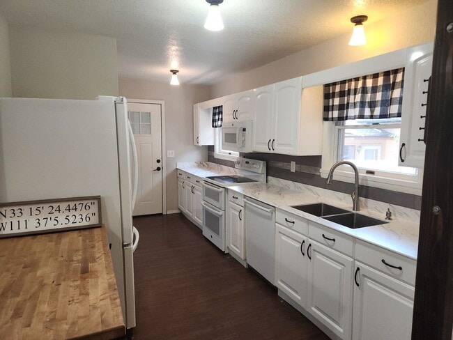 Photo - 1311 N Matterhorn Rd