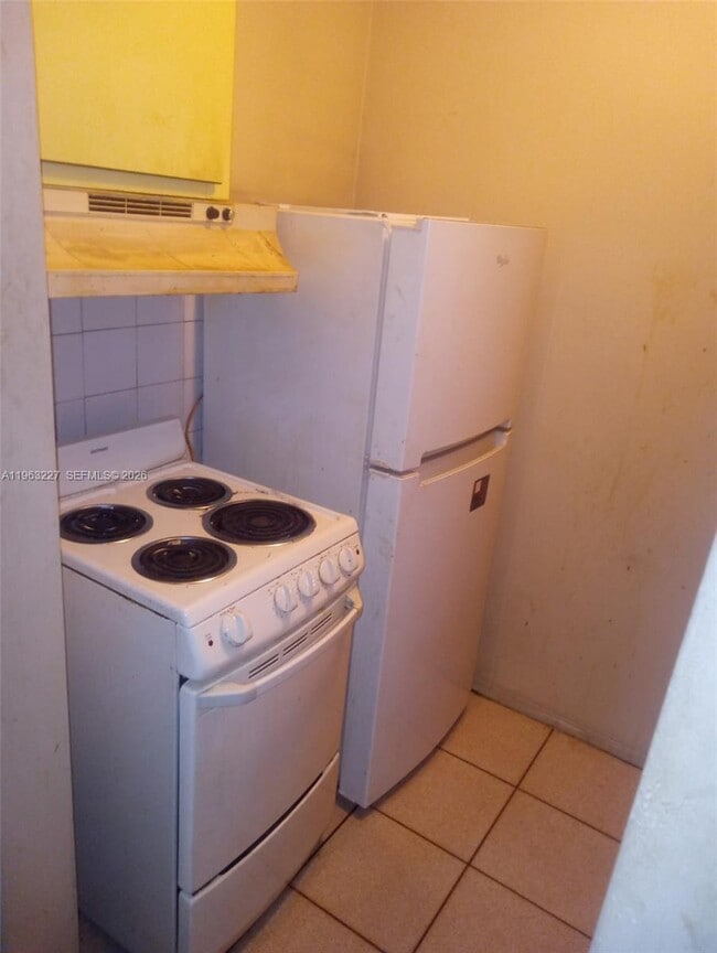 Building Photo - 1925 Harding St Unit A-D