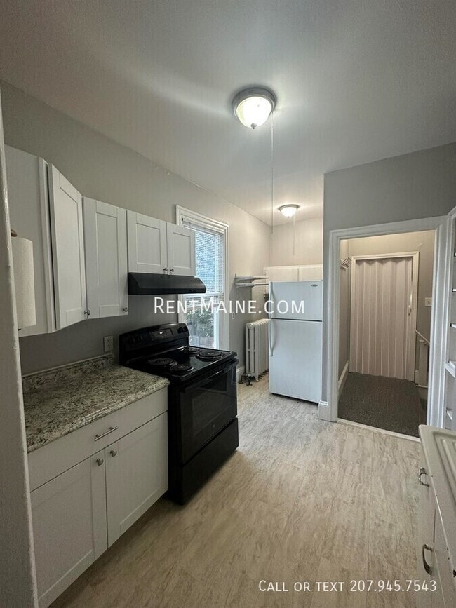 Building Photo - 17 Elm St Unit 4