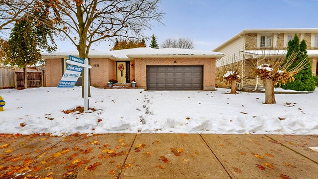 Building Photo - GORGEOUS THREE BEDROOM HOME IN BYRON