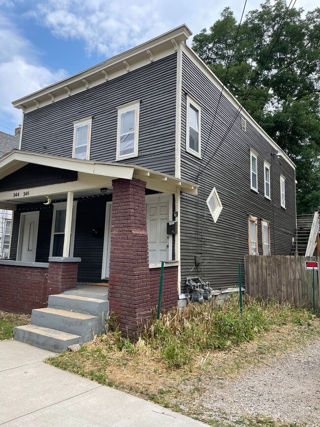 Building Photo - 346-346 Diamond Ave SE Unit 2