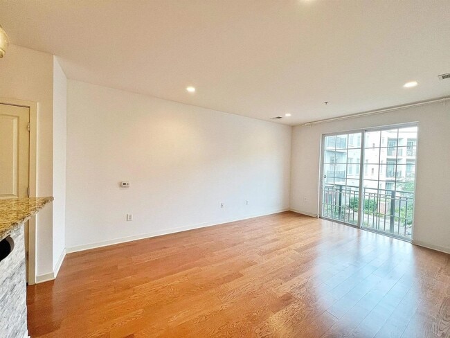 Photo - 443 2nd St Unidad 315