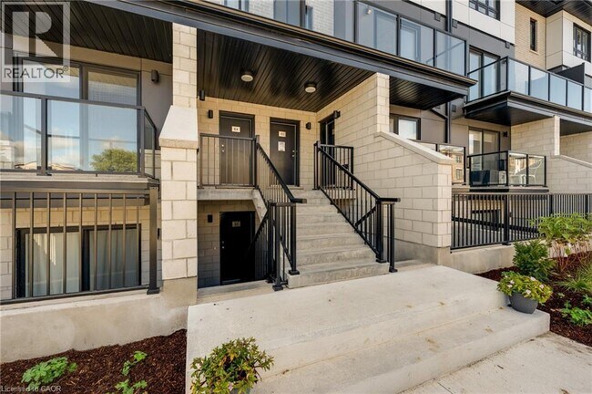 Photo - 410 Northfield Dr W