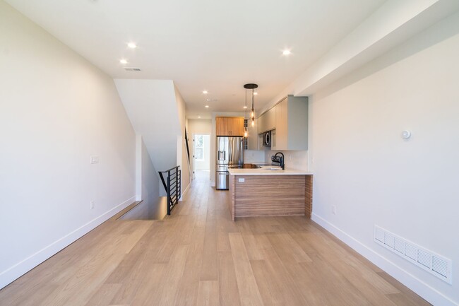 Photo - 2147 N Franklin St Unit B
