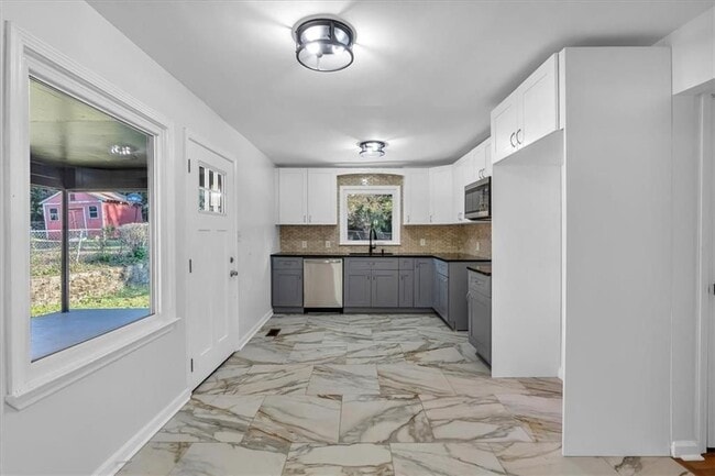 Photo - 2142 Cloverdale Dr SE