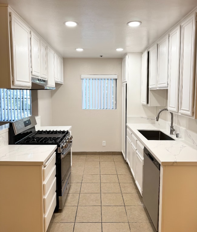 Building Photo - 625 E Palm Ave Unit 105 Rental