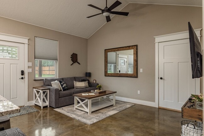 Photo - 751 W Seldon Rd