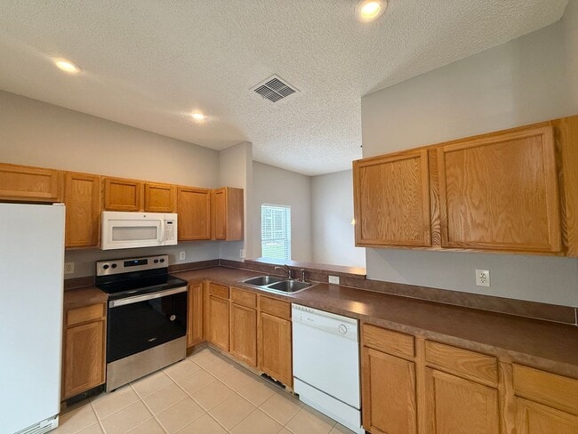 Photo - GREAT 3/2 HOME IN WATERSIDE SOUTHEAST ORLANDO