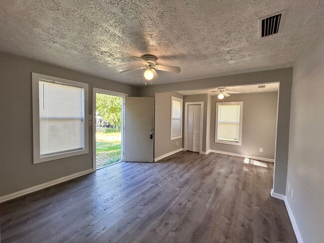 Photo - Cute 2 Bedroom House Available