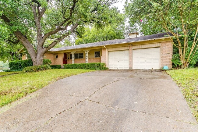 Photo - Ready for New Tenants- Large 3 bed, 2 bath...