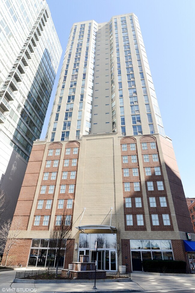 Building Photo - 645 N Kingsbury St Unit 1403