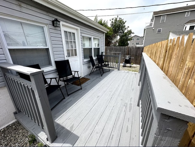 Photo - 128 W Burk Ave