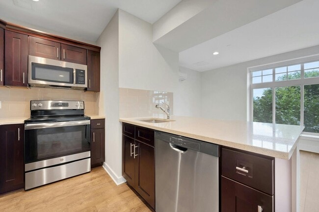 Building Photo - 40 Jackson Ave Unit 4T Rental