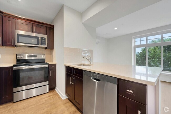 Building Photo - 40 Jackson Ave Unit LL Rental