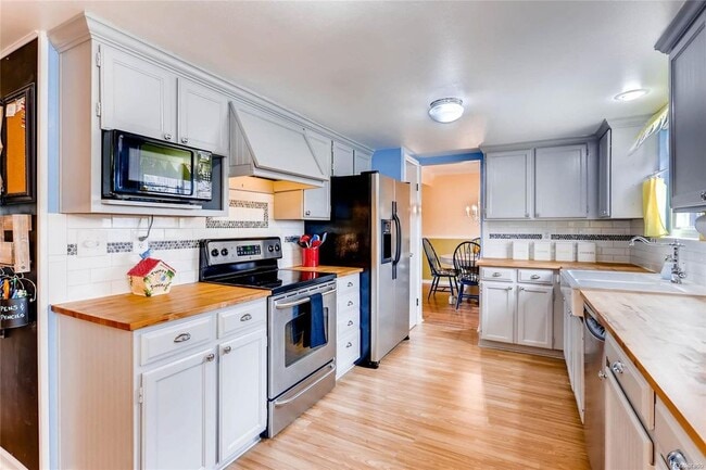 Photo - 1291 S Kittredge St Unit Back