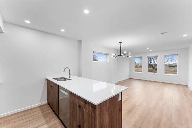 Photo - 12327-12107 107 St NW