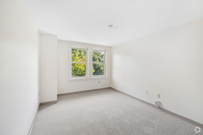1BR, 1BA - 750SF - Bedroom