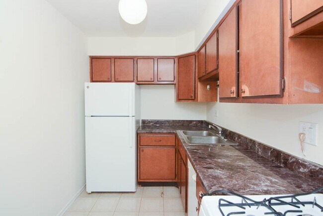 Photo - 665 W Wrightwood Ave Unit 214