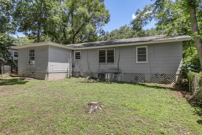 Photo - 4 bed 2 bath house, Walk to Stadium!! Available July 2026