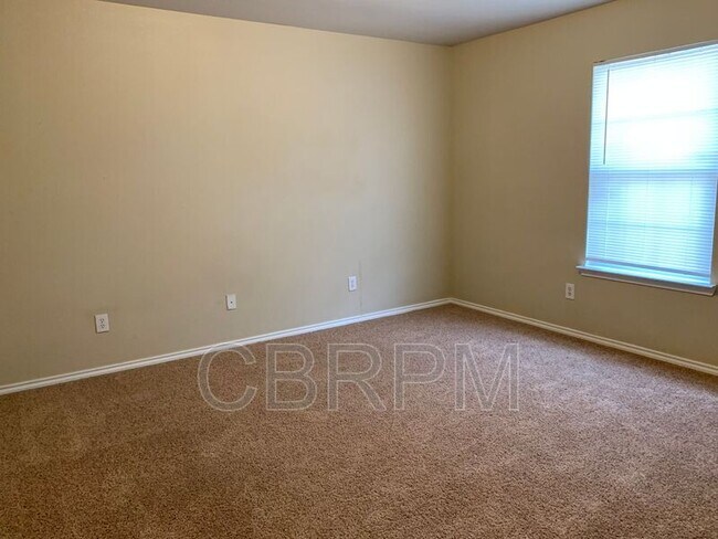 Photo - 6717 89th St