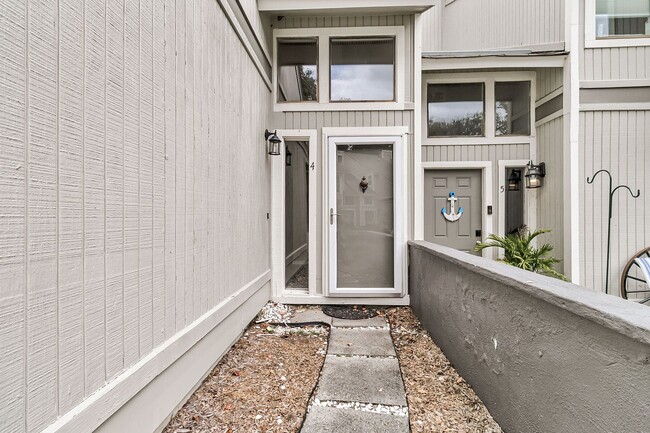 Photo - Pond View 3 Bed 2 Bath Home in AshleyTowne... Unit 4