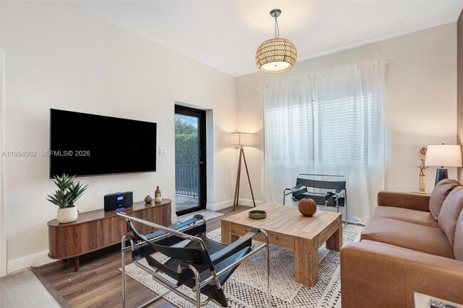 Photo - 920 SW 9th St