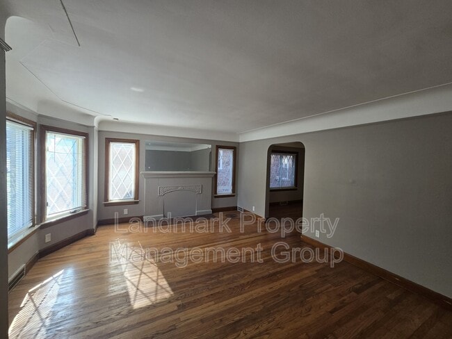 Photo - 9657 Outer Dr E